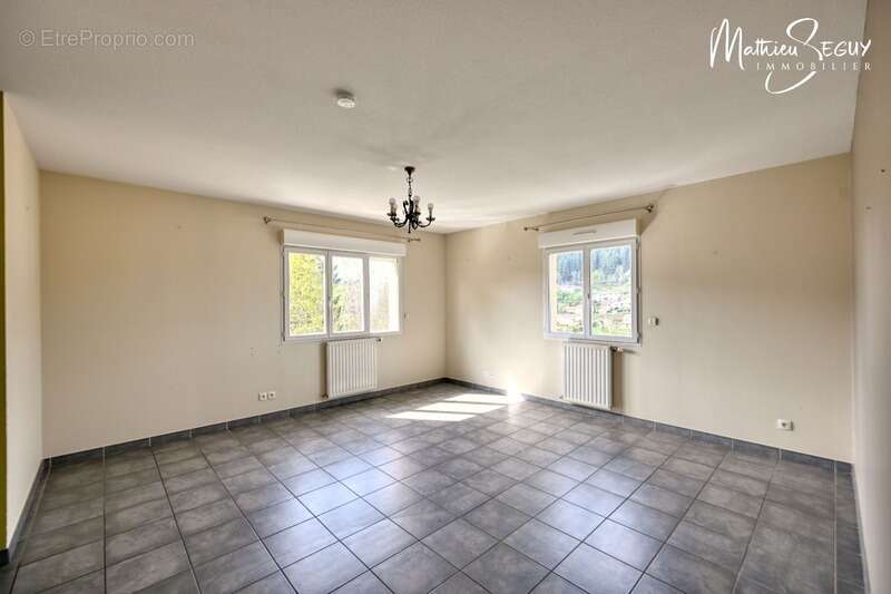 Appartement à THURINS