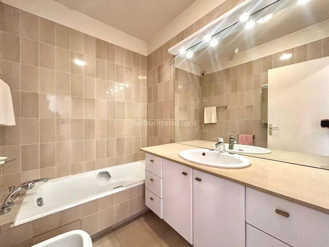 Appartement à VILLENEUVE-LOUBET