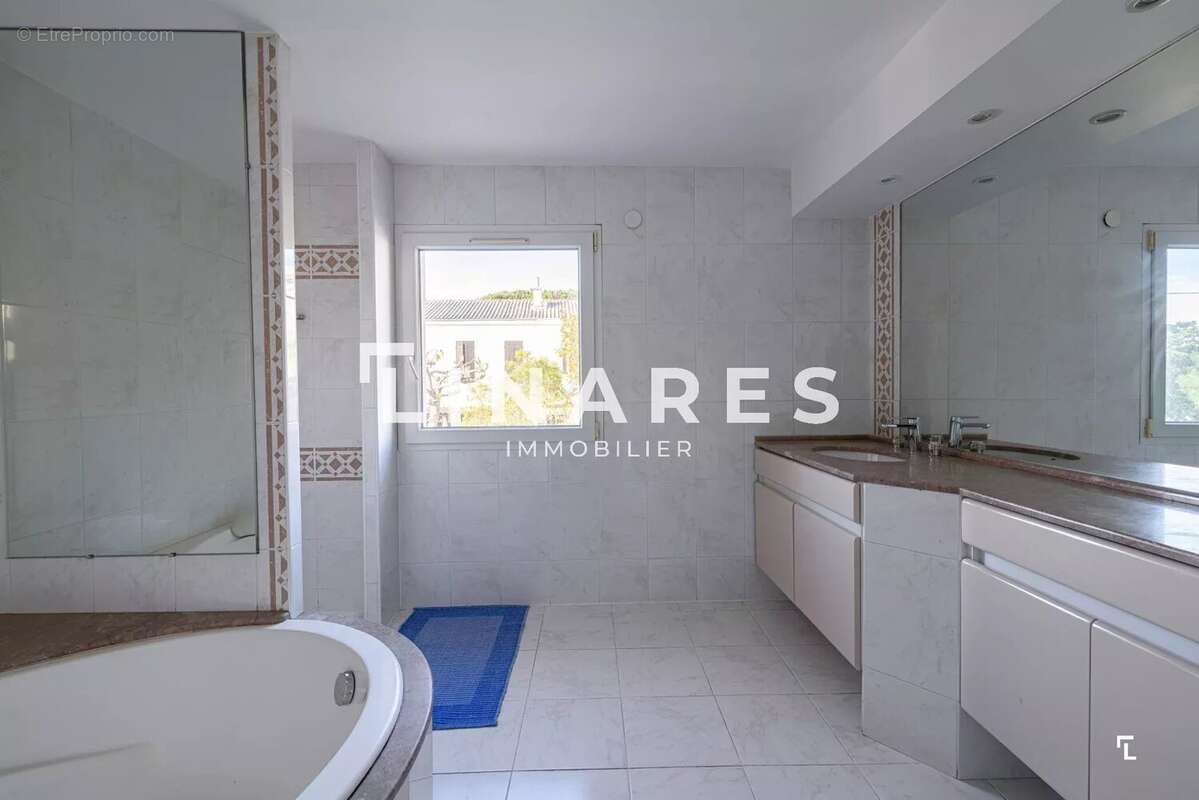 Appartement à MARSEILLE-7E