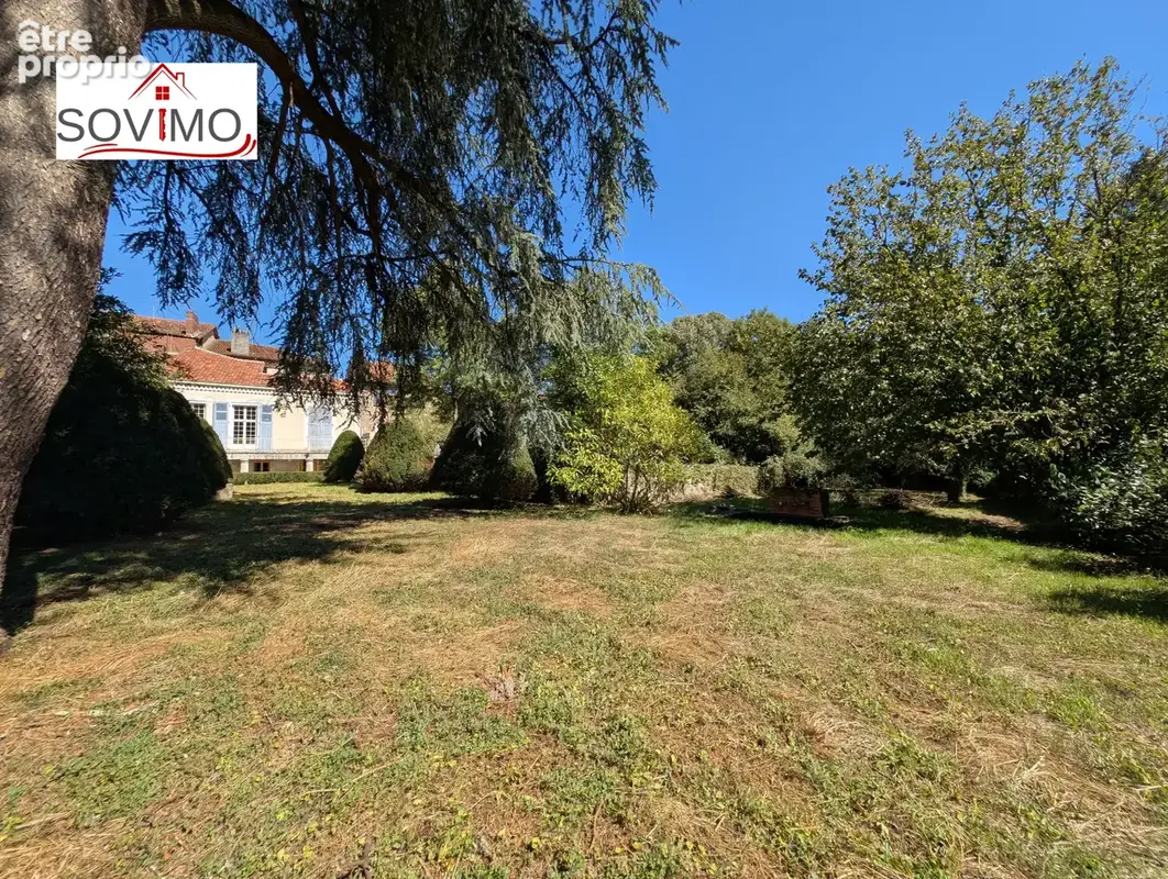 Dans le centre historique de confolens,  investissement locatif : immeuble  4 appts, cour intérieure et jardin - photo 10