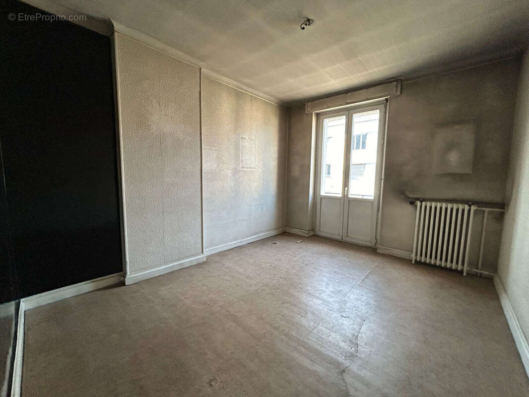 Appartement à CHARMES