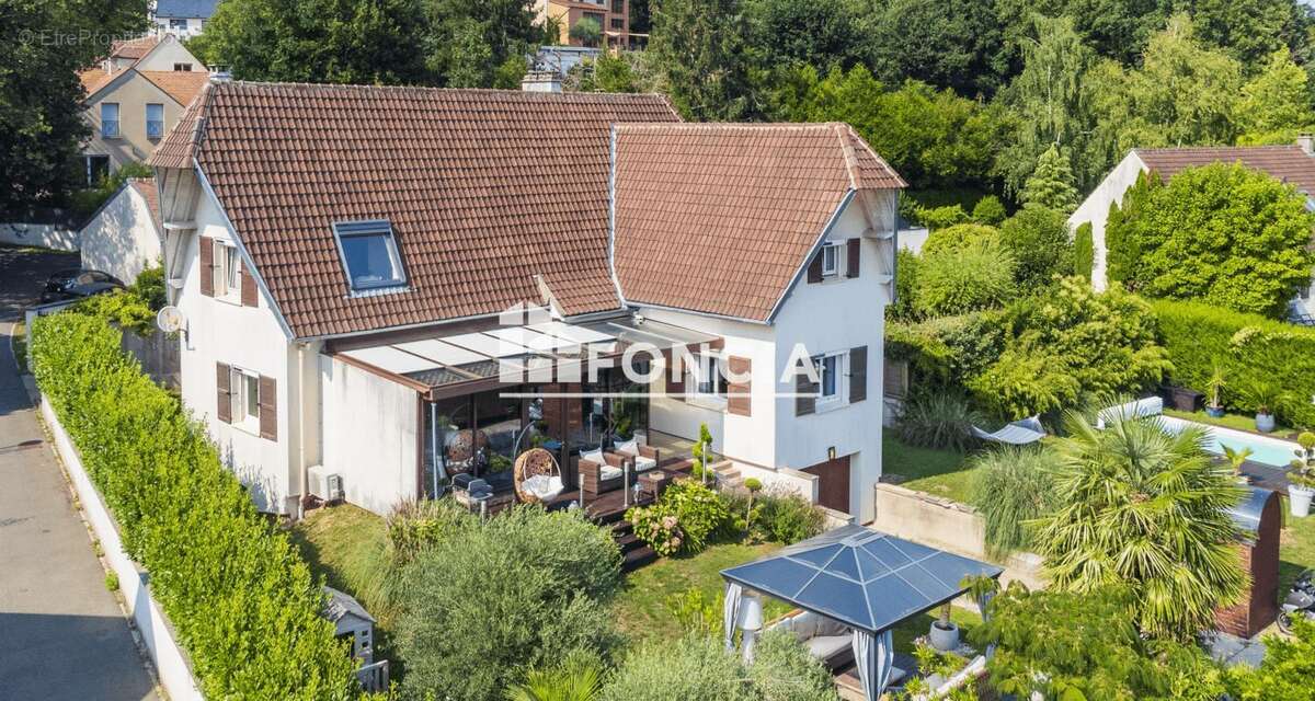Maison à FEUCHEROLLES