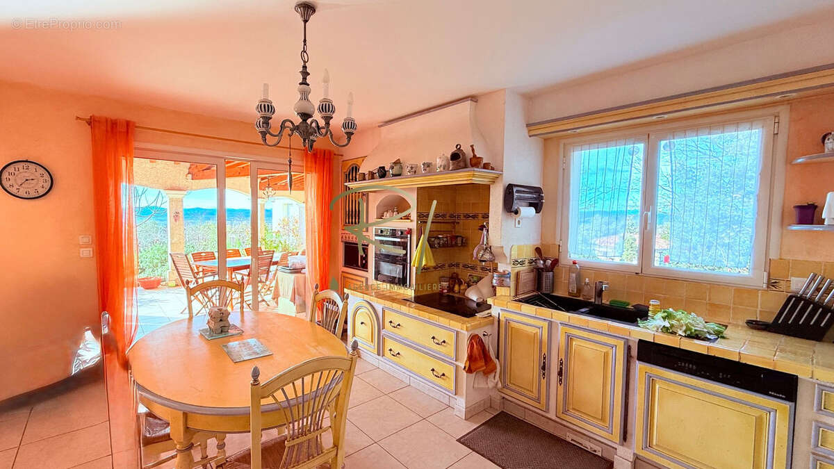Barjac - Villa d’exception avec piscine à débordement - photo 11