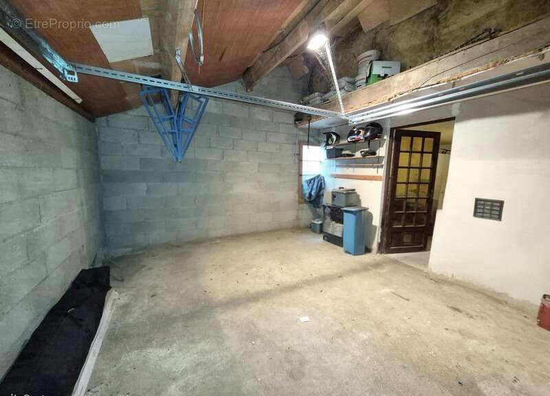 Maison à LES ESSARDS-TAIGNEVAUX