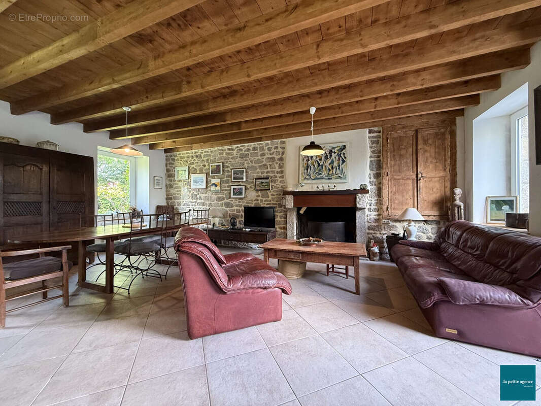 Maison à MONTFARVILLE