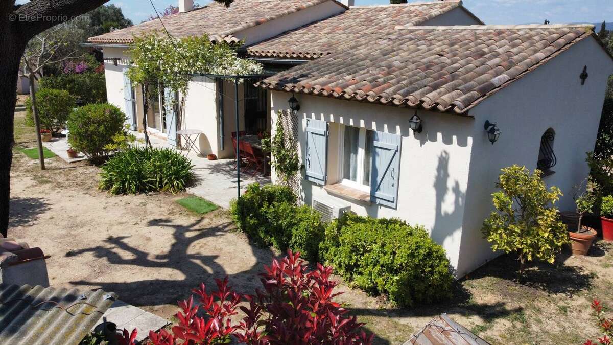 Autre à ROQUEBRUNE-SUR-ARGENS