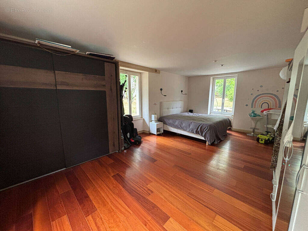 Maison à SASSIERGES-SAINT-GERMAIN