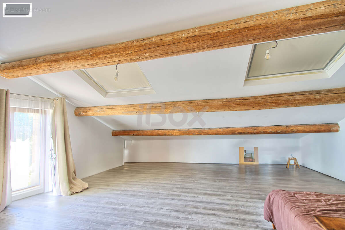 Appartement à SOLLIES-VILLE