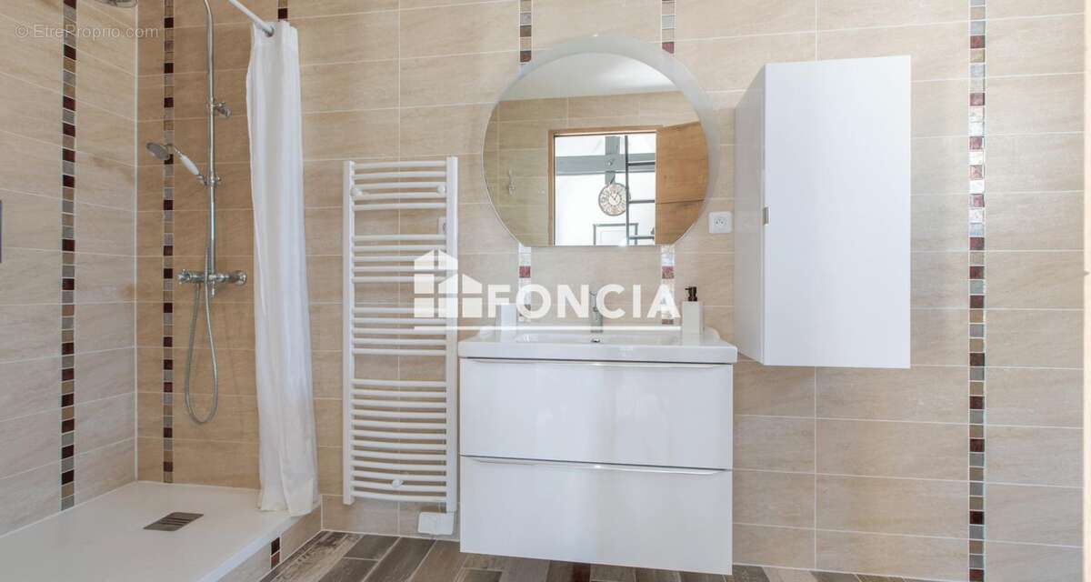 Commerce à NAZELLES-NEGRON