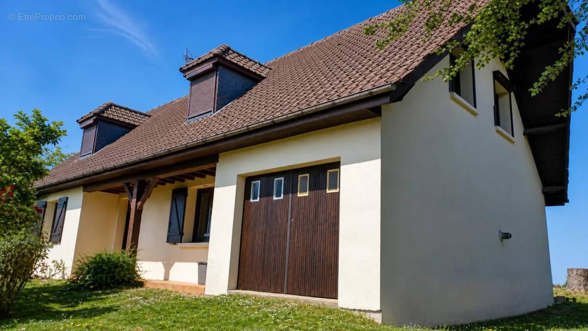 Maison à SAINT-QUENTIN-DES-PRES