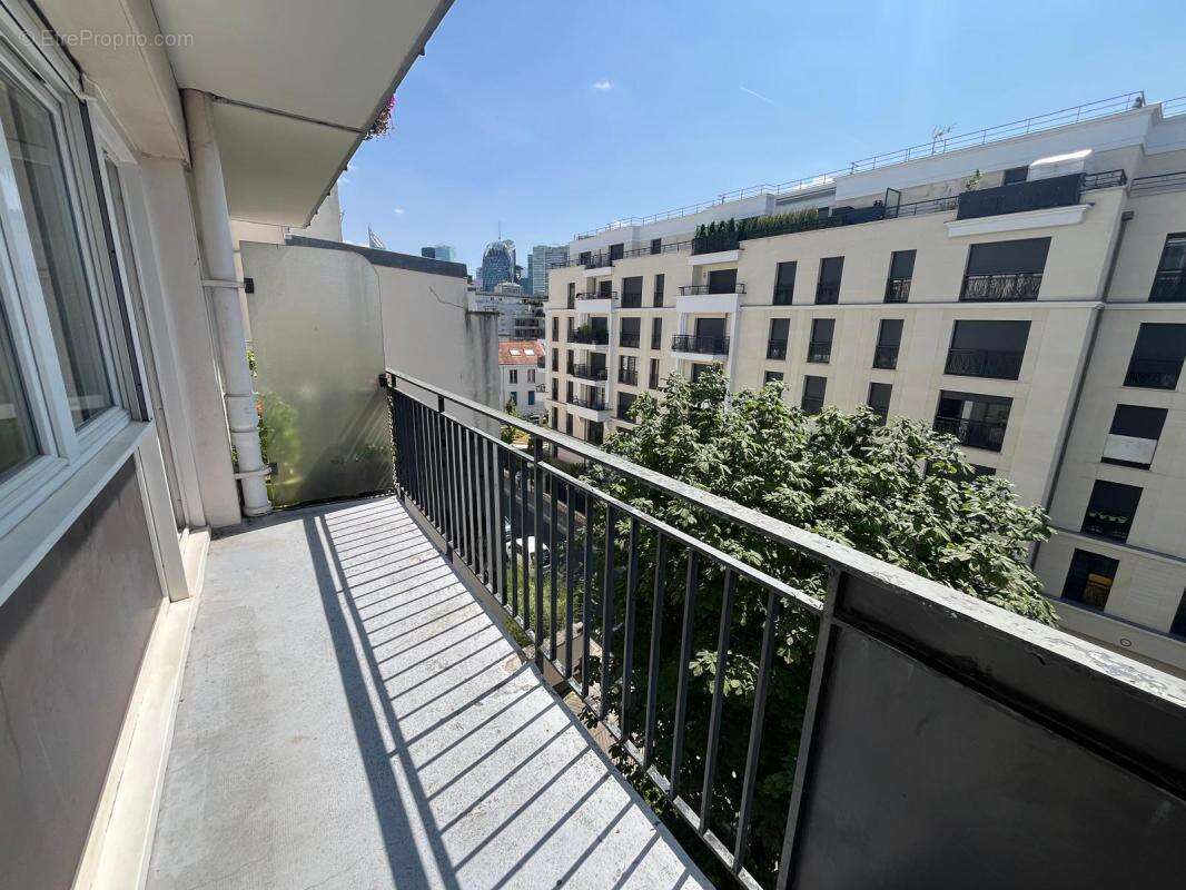 Appartement à COURBEVOIE