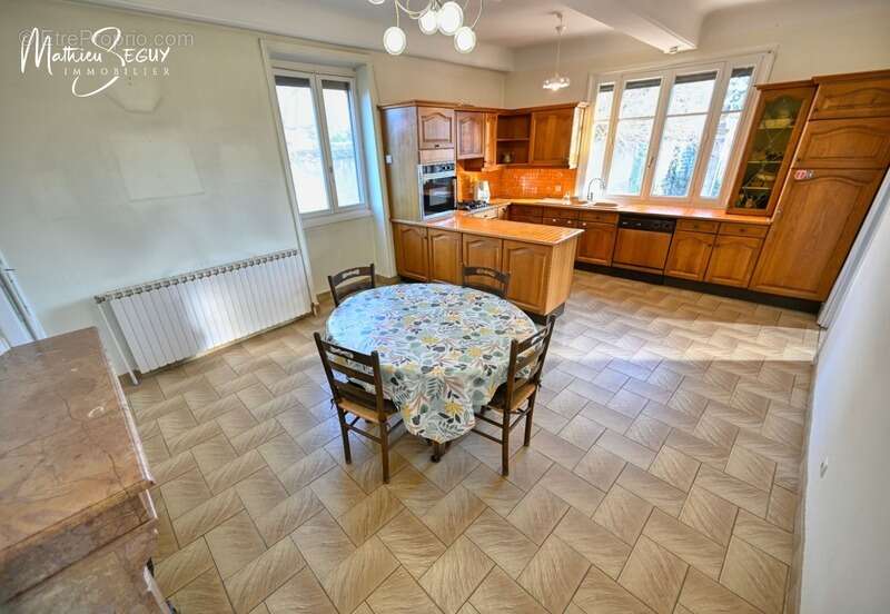 MILLERY – Beau potentiel pour cette maison P7 avec jardin, sous-sol et dépendances - photo 41