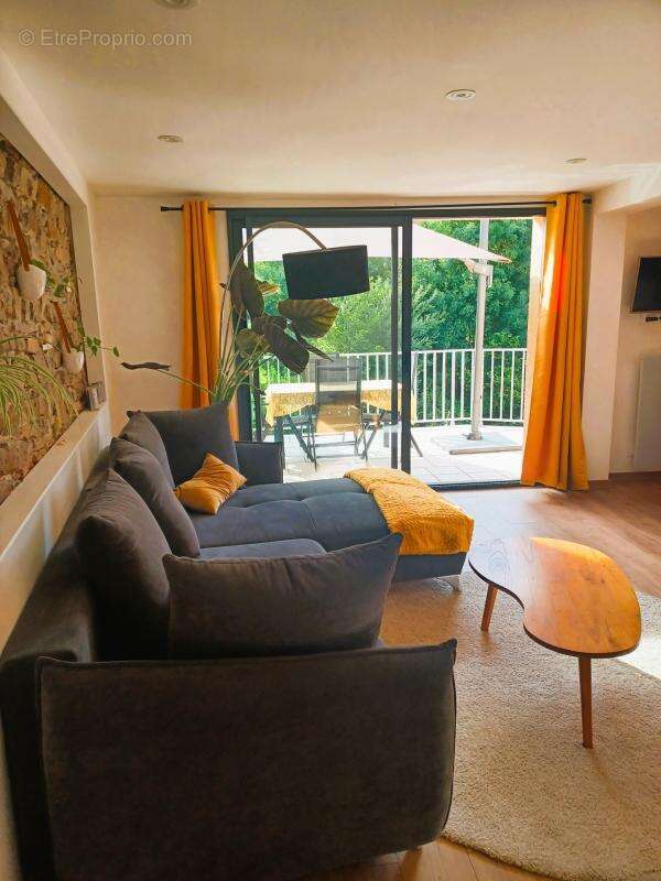 Maison à SAINT-MACAIRE-EN-MAUGES