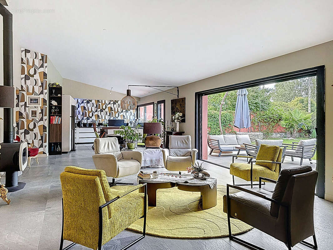 Maison à AURIAC-SUR-VENDINELLE