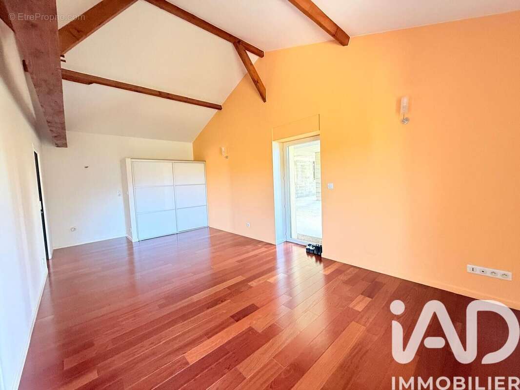 Maison 300 m² à Saint-Martial-D'artenset  - photo 9