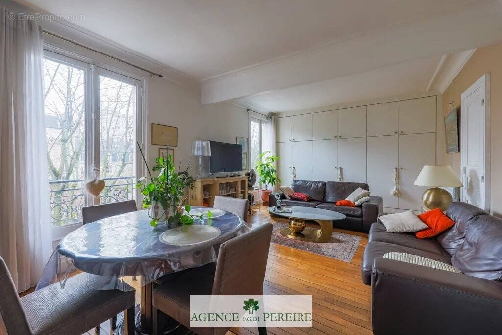 Appartement à PARIS-17E