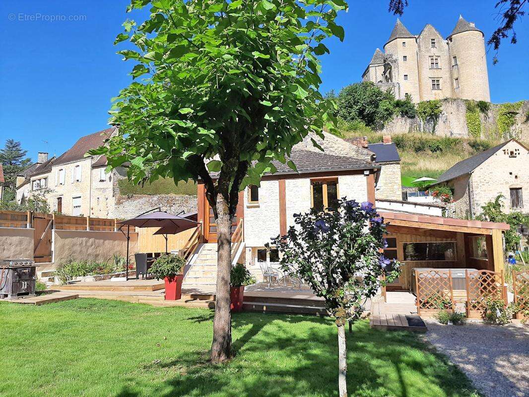 Maison à SALIGNAC-EYVIGUES