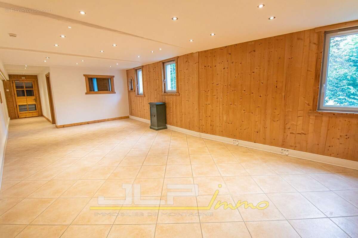 Commerce 171 m² à Megeve  - photo 4