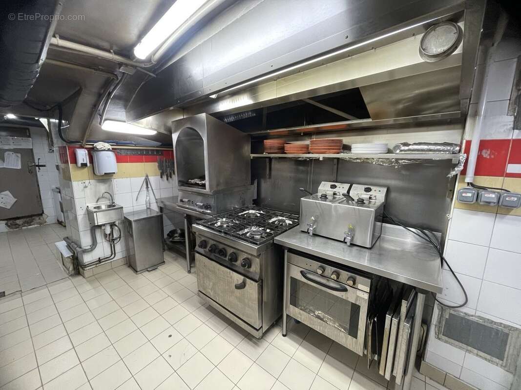 Autre à PARIS-9E