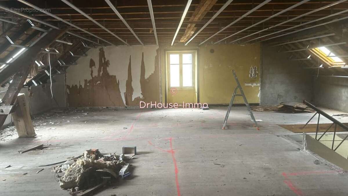 Appartement 450 m² à Tulle  - photo 25