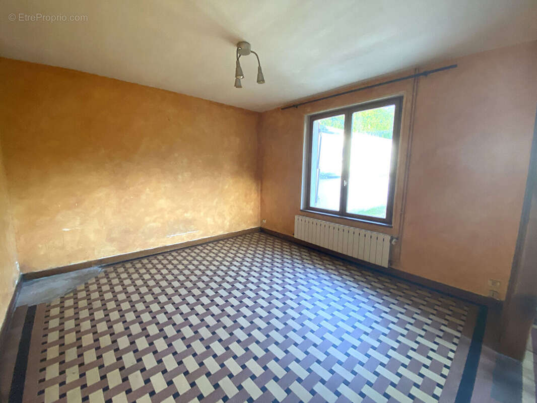 Maison à LA CELLE-SAINT-CYR