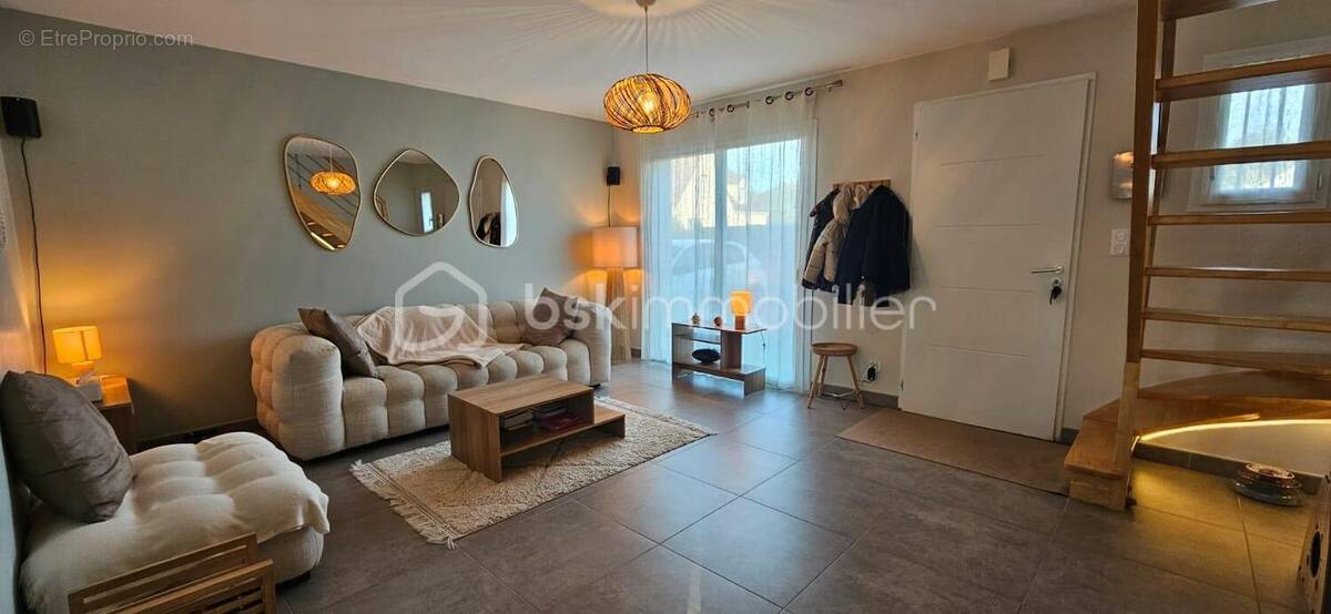 Maison à CINQ-MARS-LA-PILE