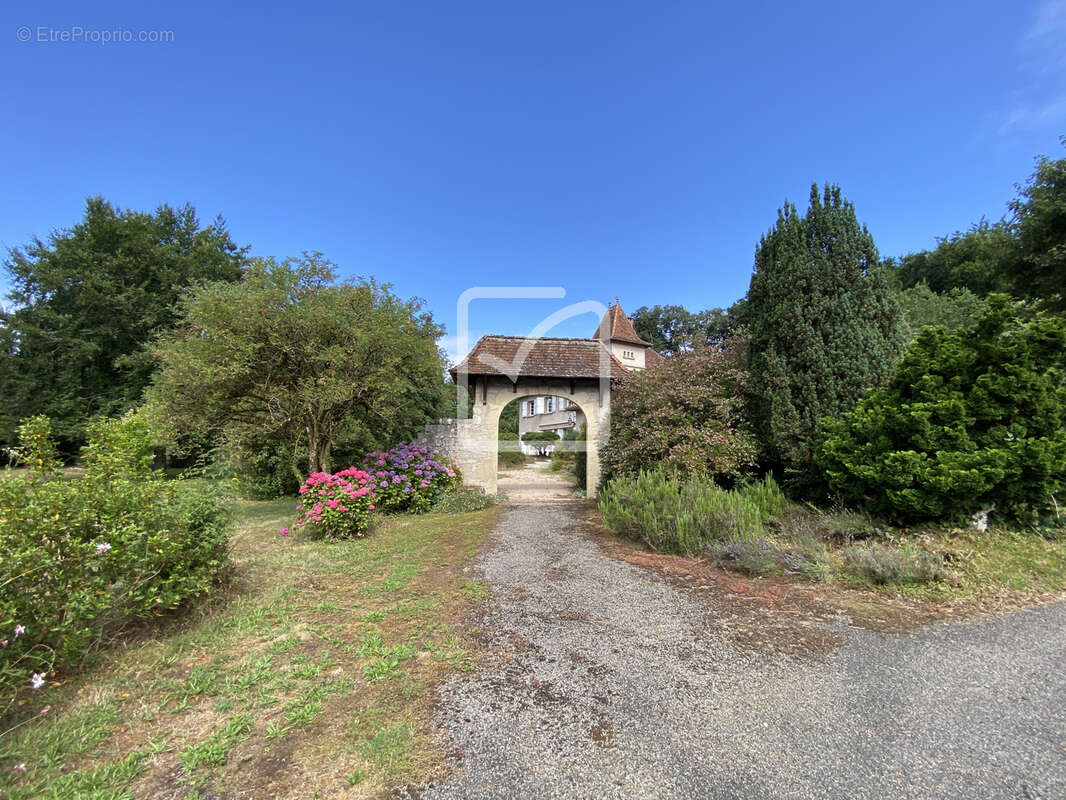 Maison à LATRONQUIERE