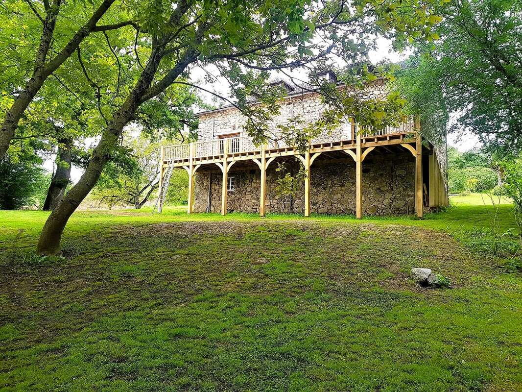 Lunac: Propriété de caractère avec trois habitations , piscine et vues panoramiques - photo 16