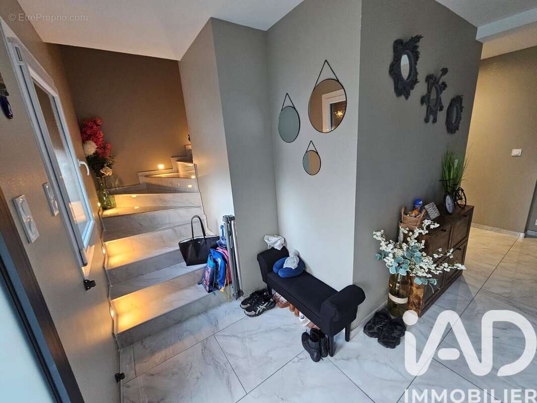 Maison 180 m² à Macornay  - photo 9