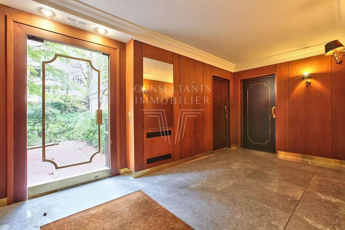 Appartement à NEUILLY-SUR-SEINE