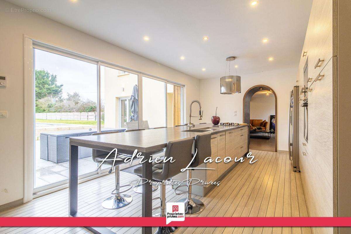 Maison à DUN-LE-POELIER