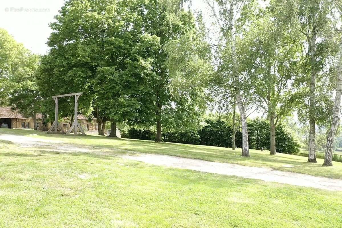 Maison à SAINT-PIERRE-SUR-DIVES