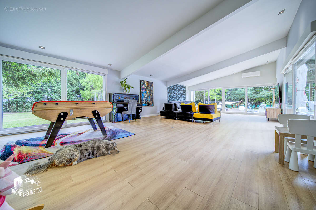 Maison à COIN-LES-CUVRY