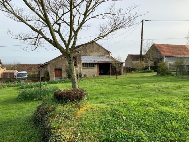 Maison à COUSSAY-LES-BOIS