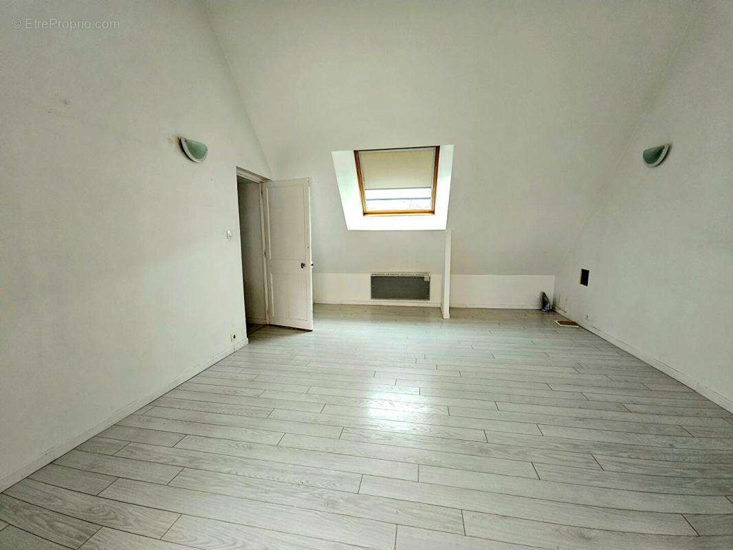 Quartier de la Mairie. Maison 97m² sur une parcelle de 333m² - photo 11