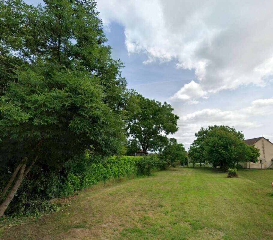 Terrain à SAINT-PIERRE-D'EYRAUD