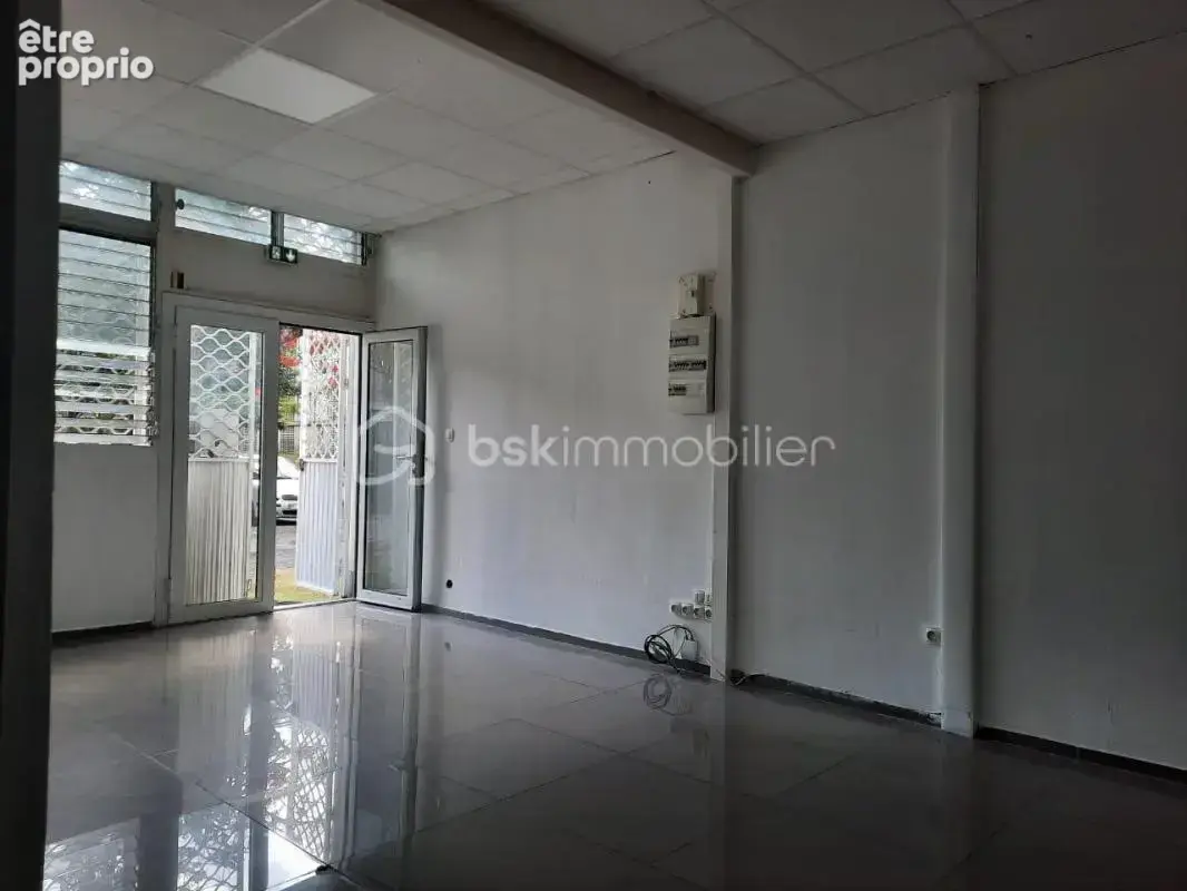 Les abymes – local professionnel de 58 m² - photo 4