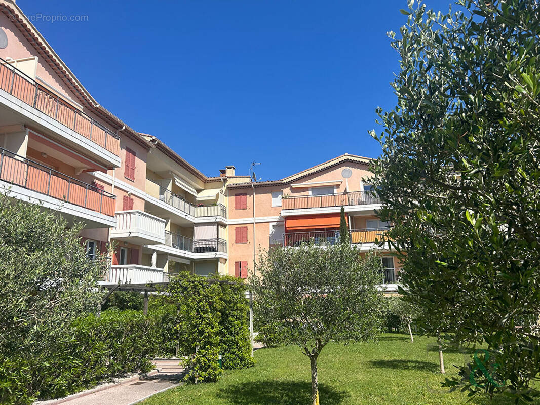 Appartement à BORMES-LES-MIMOSAS