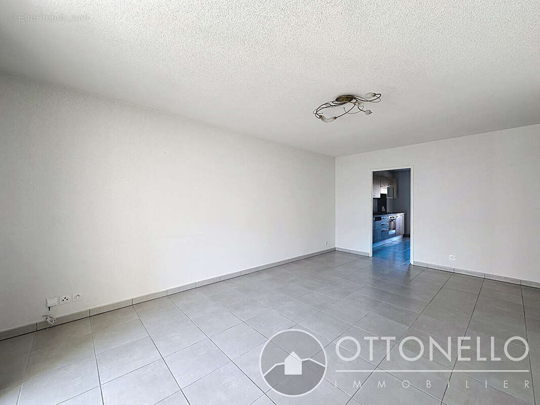 Appartement à ROQUEBRUNE-SUR-ARGENS