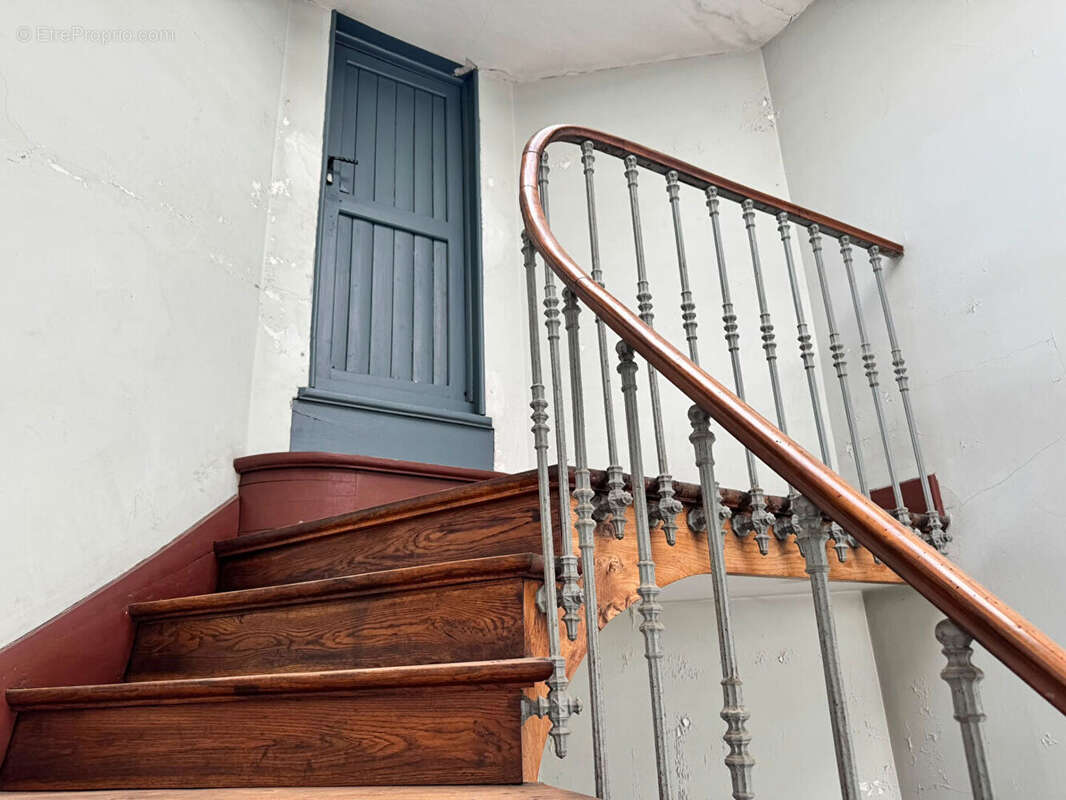 Ref : amesolaire - place carnot - appartement t3 bis - 2/3 chambres - cave - photo 4
