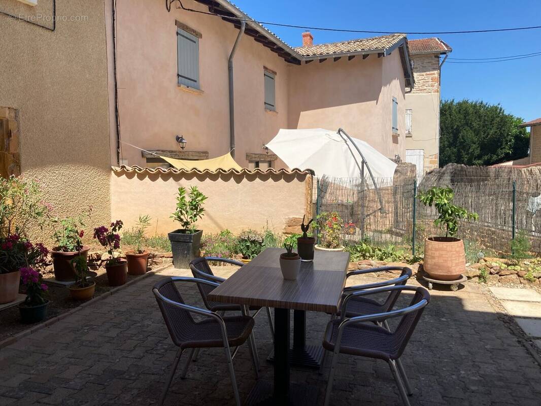 Maison à SAINT-JULIEN