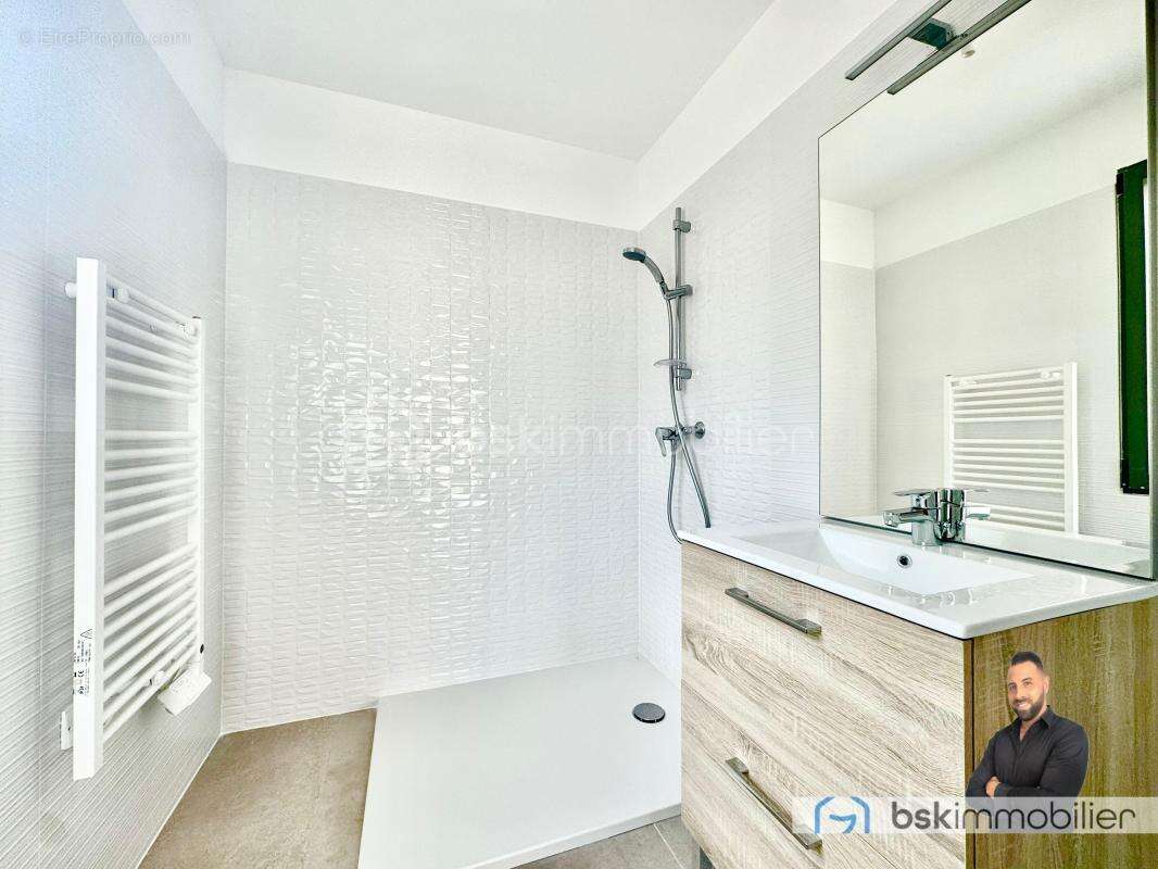 Maison à VIC-LA-GARDIOLE