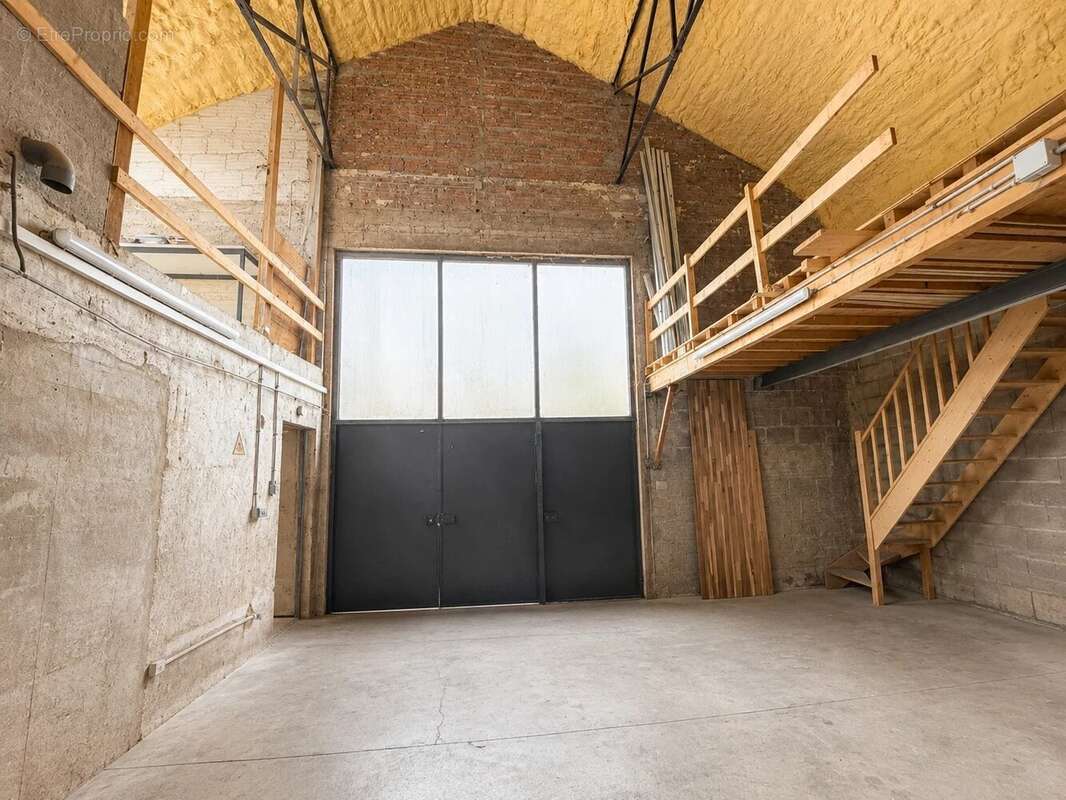 Local 135 m2 - photo 3