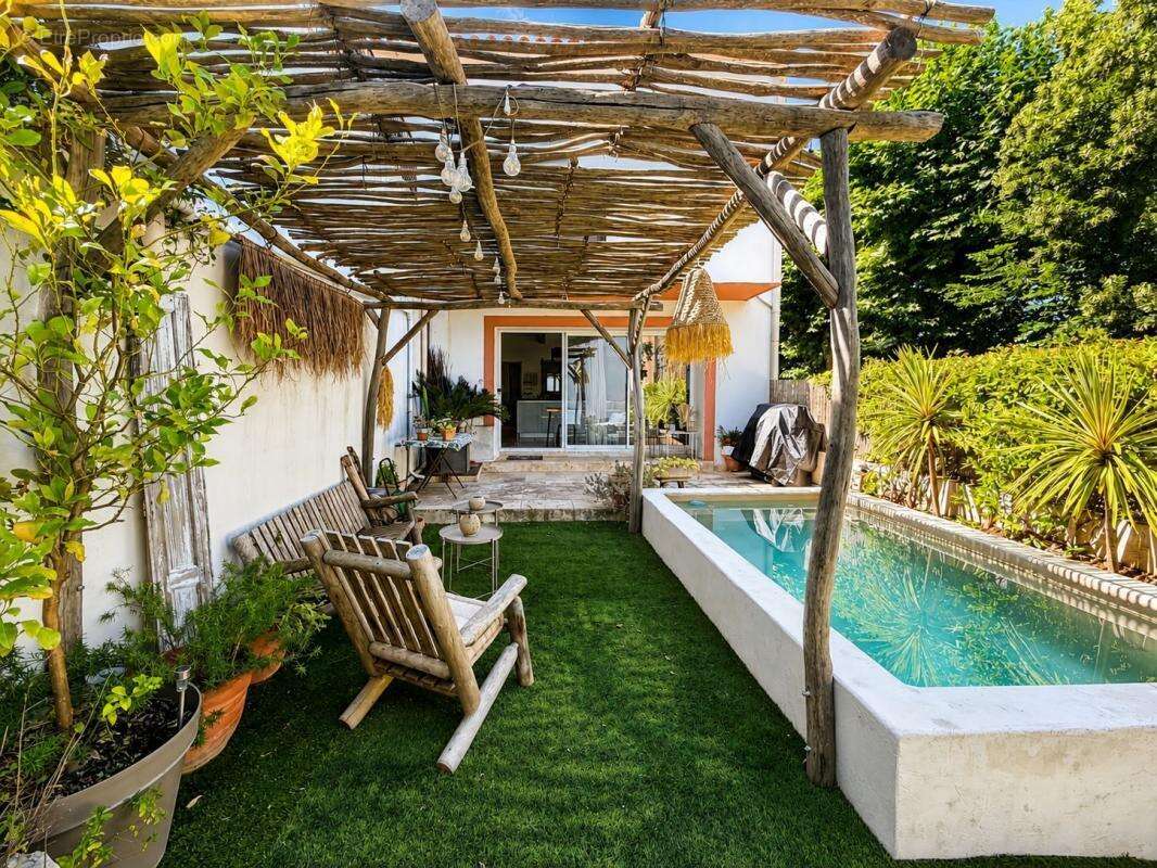 Chai rénové en loft de 152m², jardin, piscine, DPE A - photo 15