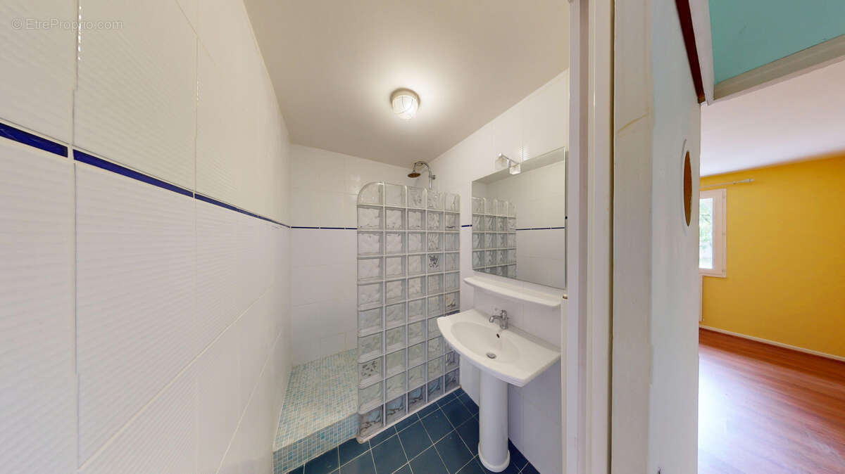 Maison de plain pied dans quartier recherché (Clairbois) - photo 8