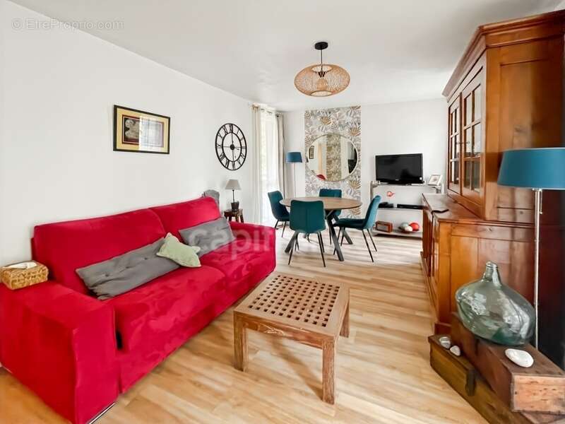 Bel Appartement rénové avec balcon à vendre 3 pièces CHANTILLY (60) - box Garage - CENTRE VILLE CHANTILLY - GARE PARIS TER 25min - photo 3