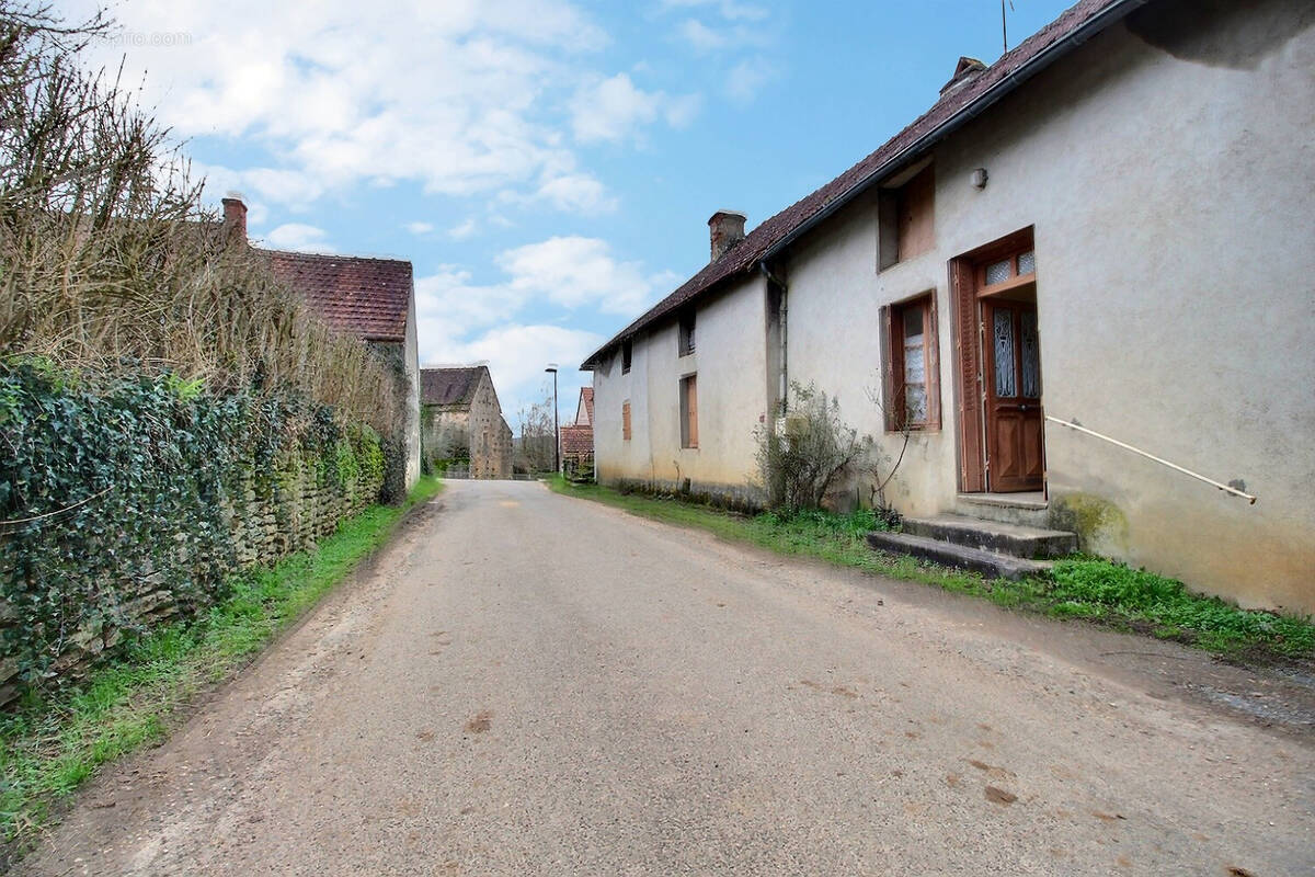 Maison à SAINT-YTHAIRE