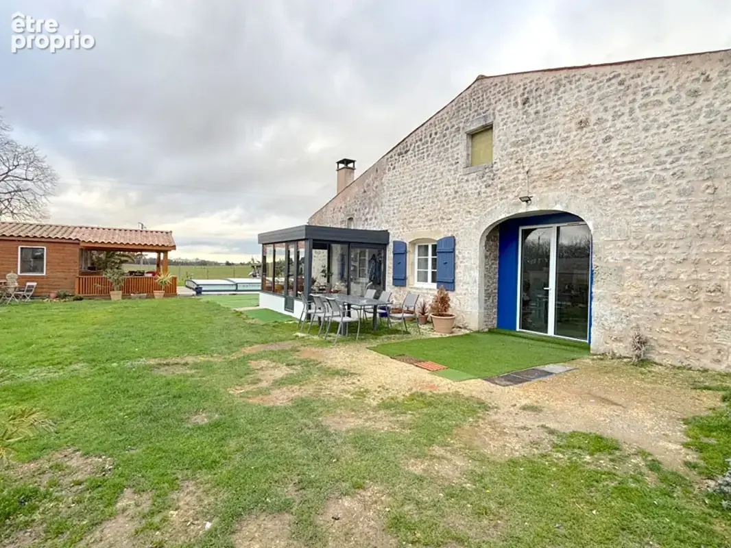 Maison Saint Romain De Benet 4 pièce(s) 153 m2 - photo 1