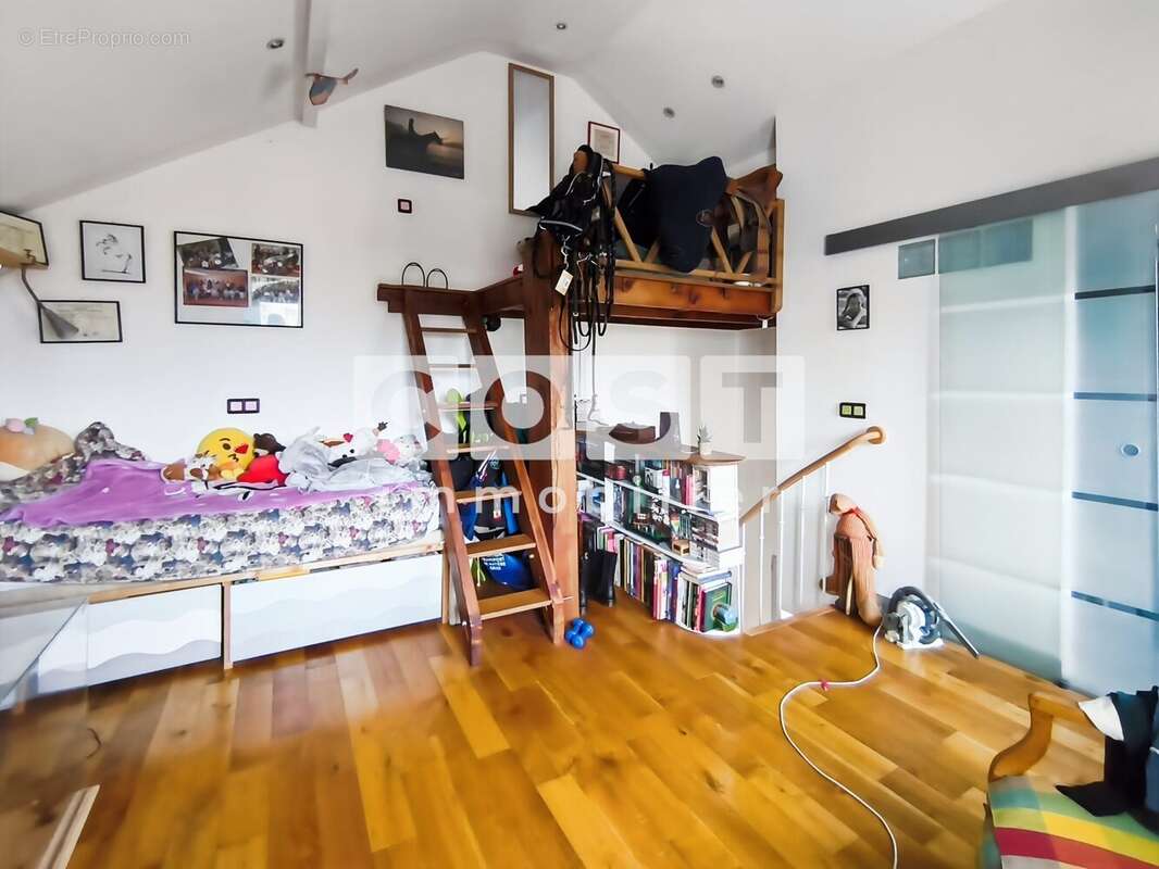 Maison à COURBEVOIE