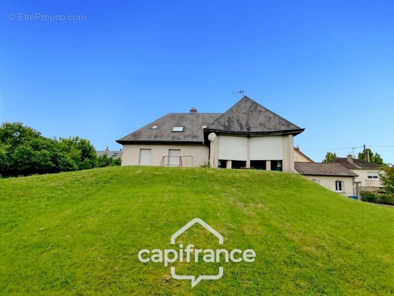 Maison à vendre 7 pièces BESSE SUR BRAYE (72)  -  terrain de 4035 m²  - - photo 15